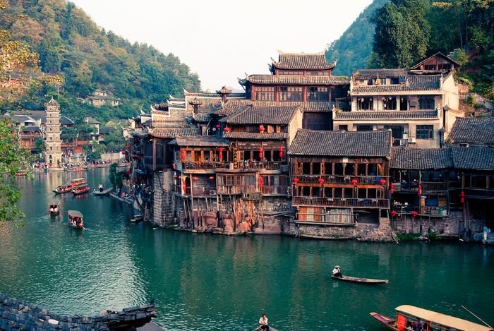 Cách di chuyển đến Phượng Hoàng Cổ Trấn