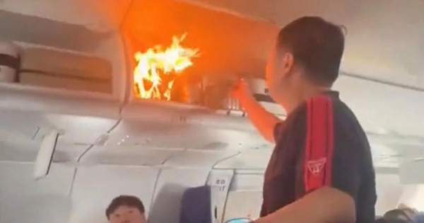 Máy Bay Trung Quốc Hạ Cánh Khẩn Cấp Vì Pin Trong Hành Lý Bốc Cháy