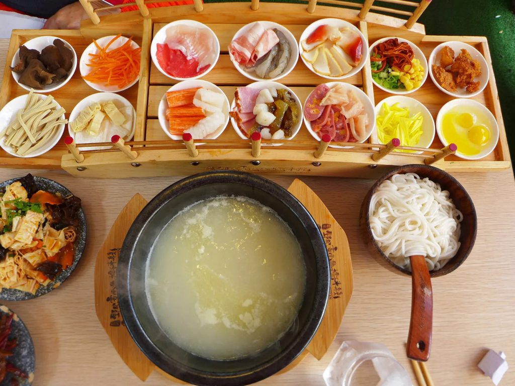 TOP NHỮNG MÓN ĂN BẠN NÊN THỬ KHI ĐẾN TRUNG QUỐC