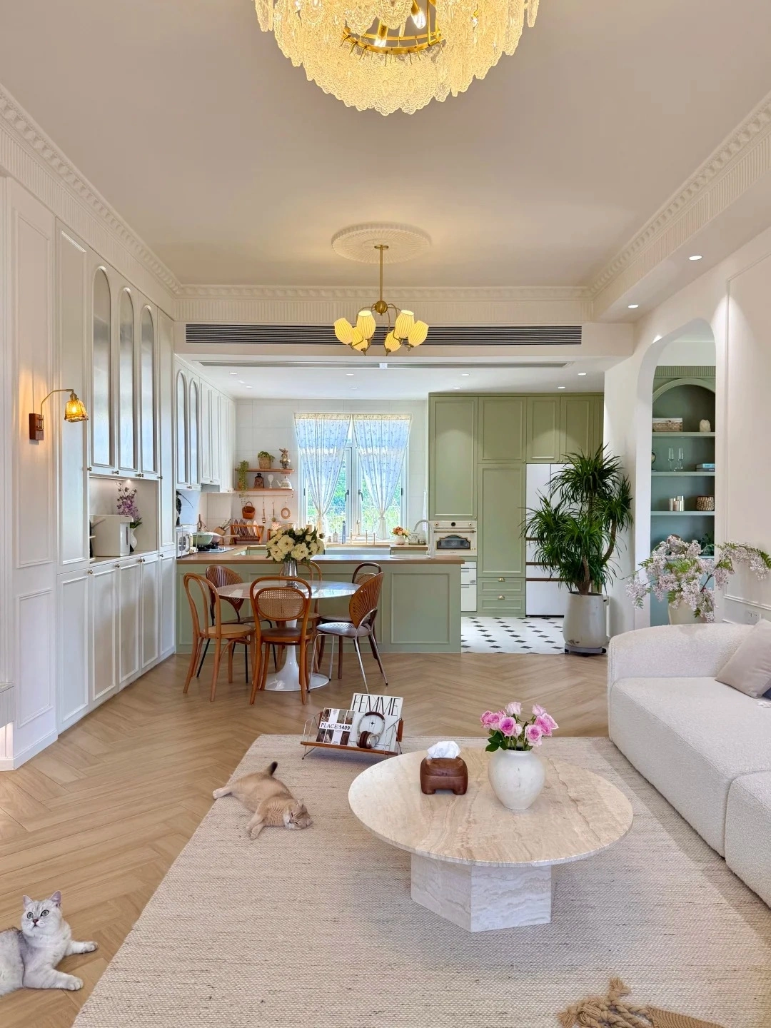 Hai chị em tự xây nhà kiểu Pháp ở quê cho bố mẹ