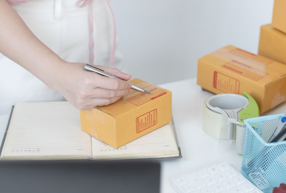 Gửi áo dài truyền thống Việt Nam sang Trung Quốc: Hướng dẫn chi tiết, an toàn và tiết kiệm chi phí