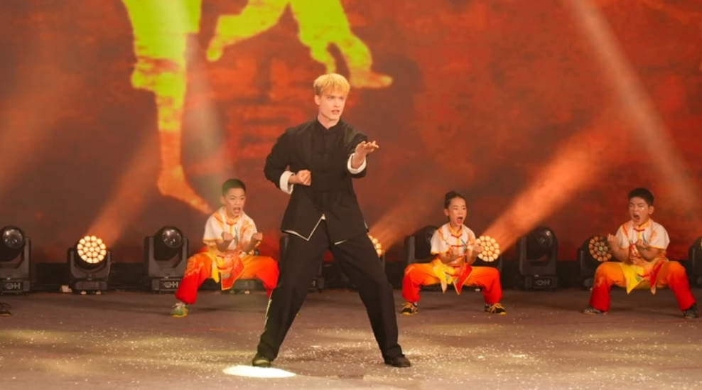 Tristan David tập luyện võ thuật 9 tiếng/ngày.

