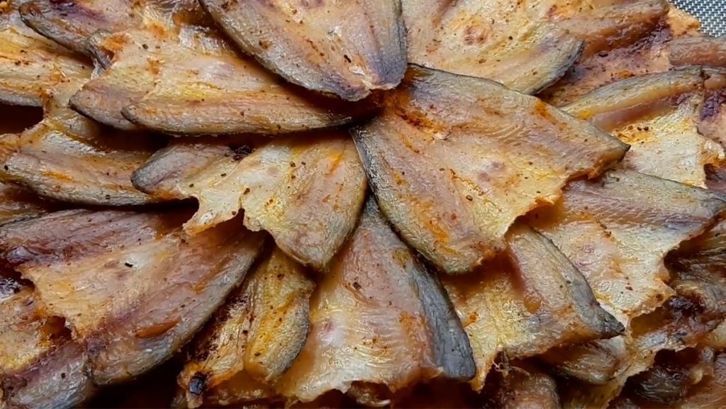 Gửi khô cá đi Trung Quốc