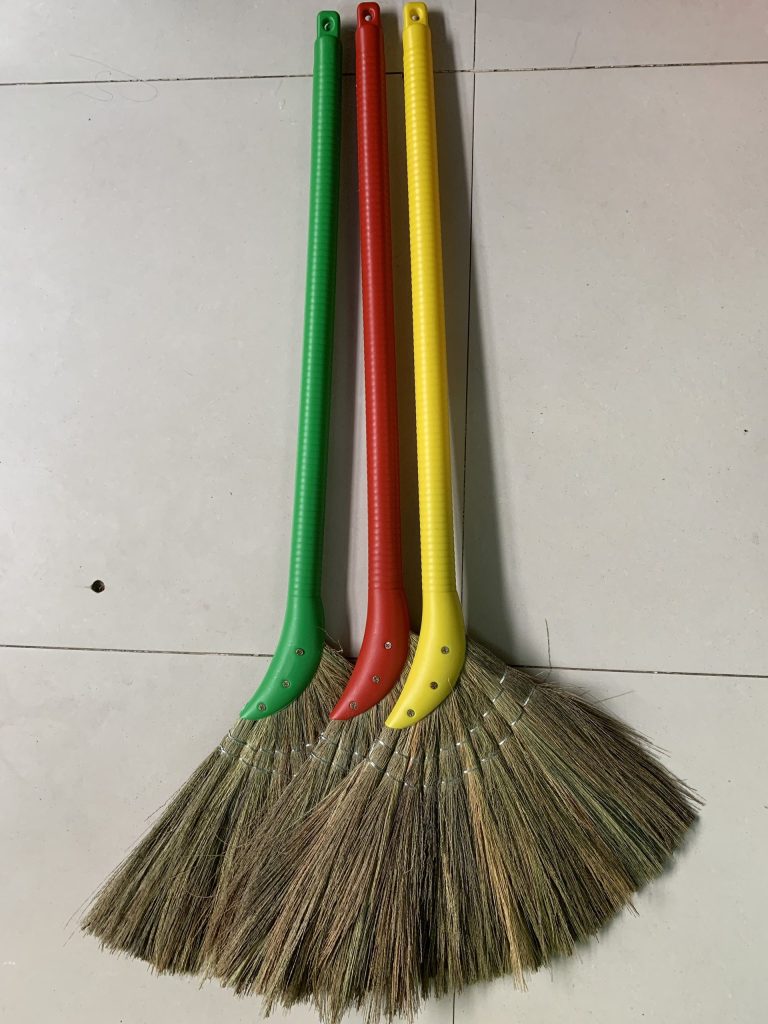 Gửi chổi quét nhà 